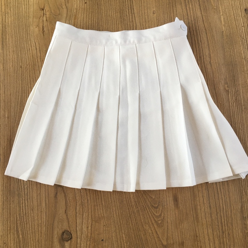 White pleated tennis skirt